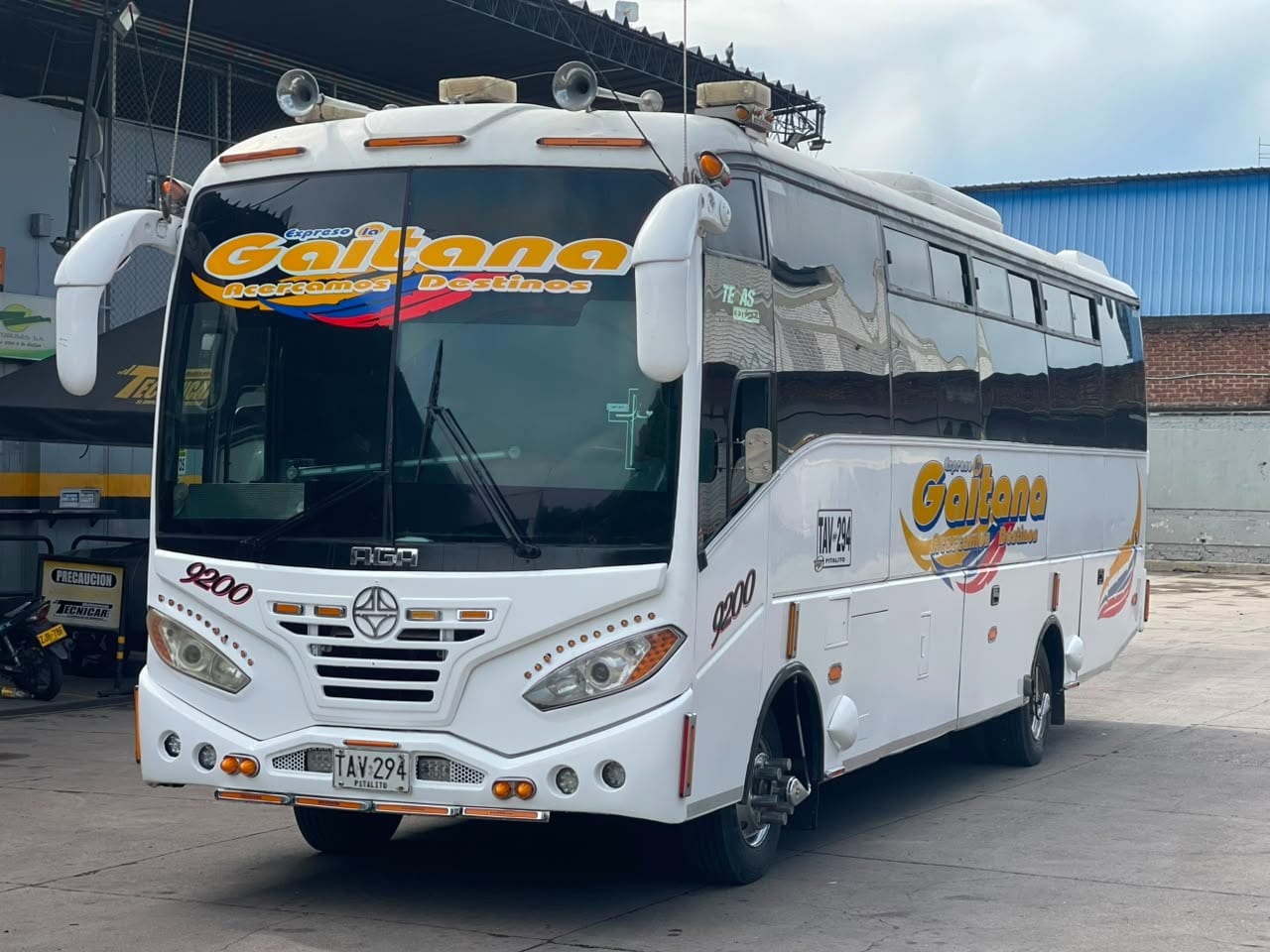 Bus de la flota de Expreso La Gaitana 4