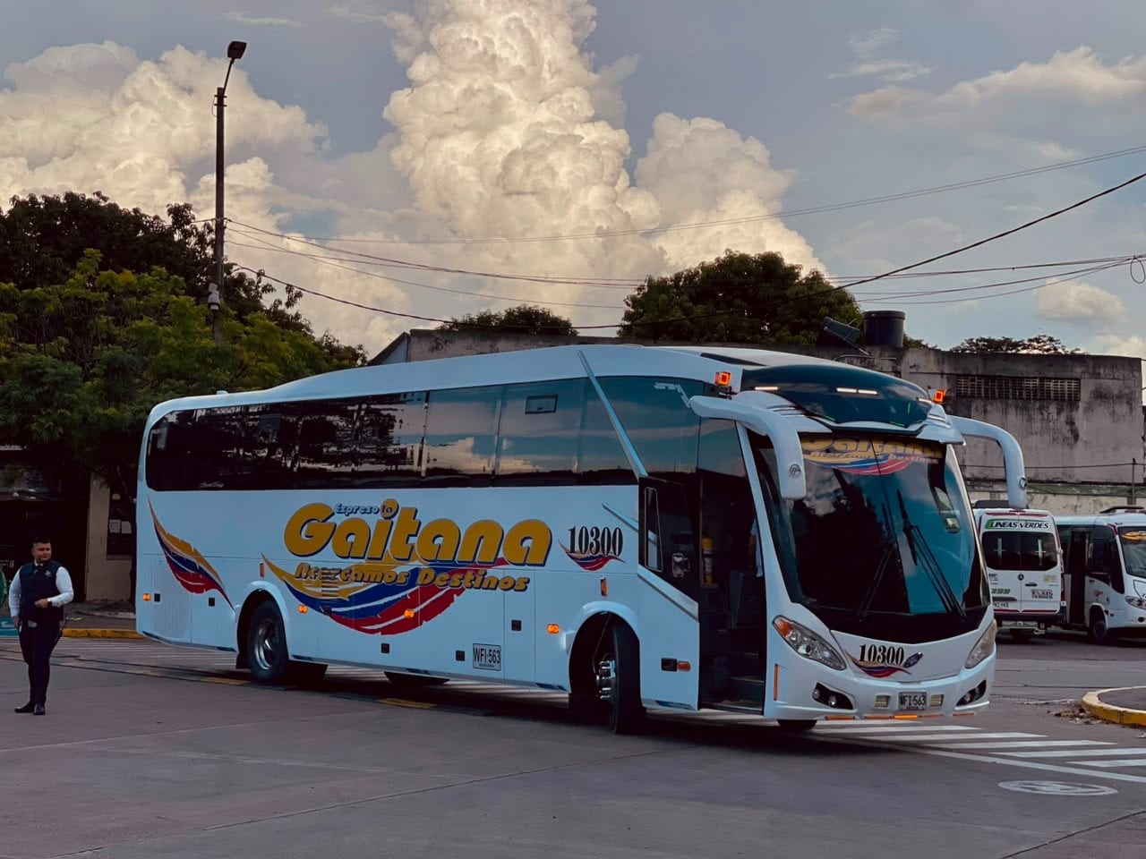 Bus de la flota de Expreso La Gaitana 5