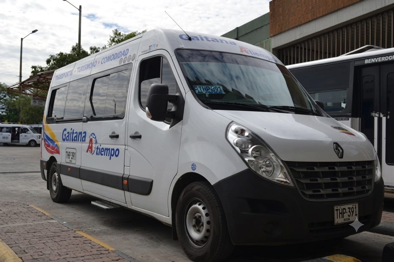 Bus de la flota de Expreso La Gaitana 9